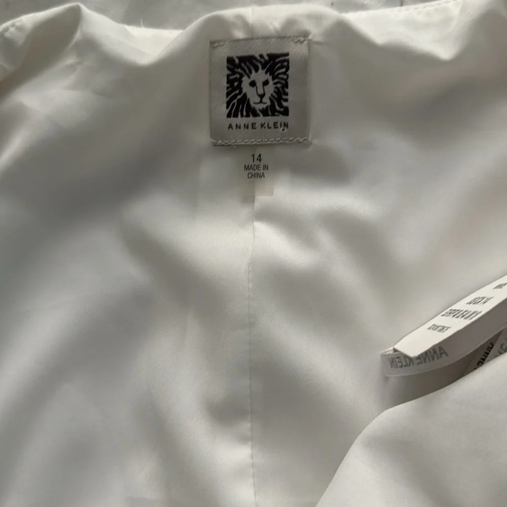 Anne Klein NWT white skirt